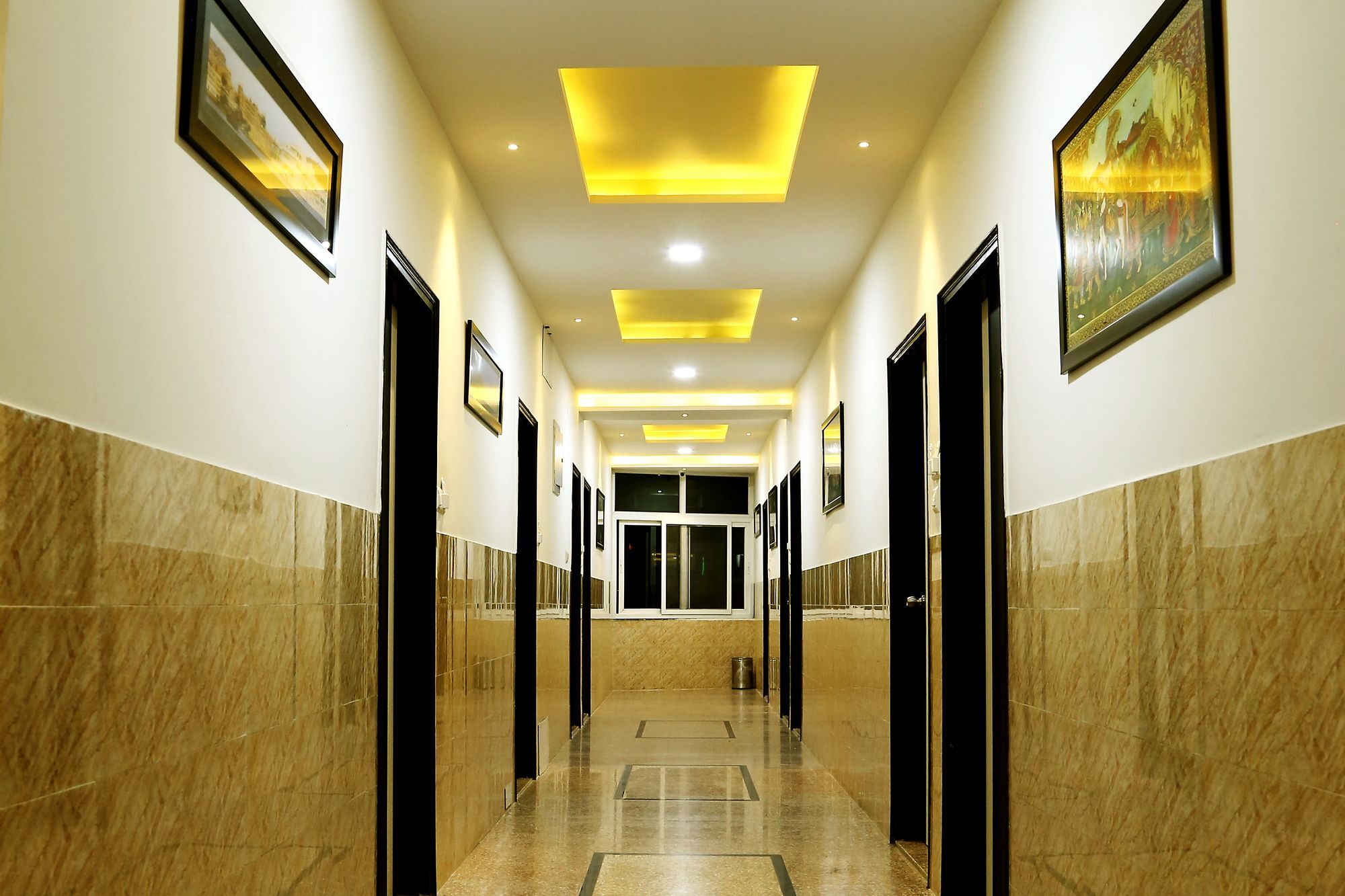 Royal Dezire Hotel 3*